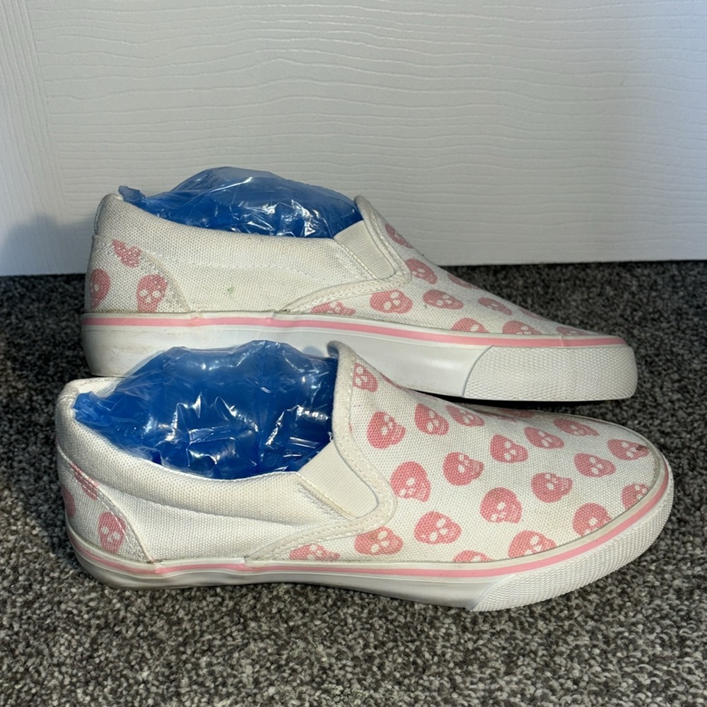 AIS pink skull white step in shoes size 4 youth or women’s size 6 - Picture 5 of 6